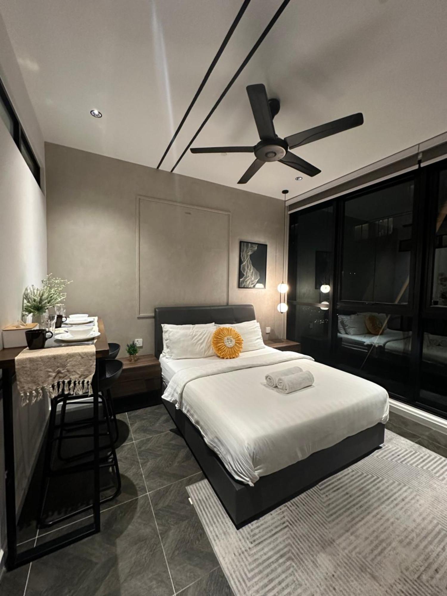 Scarletz Suites Klcc By Aura Kuala Lumpur Esterno foto